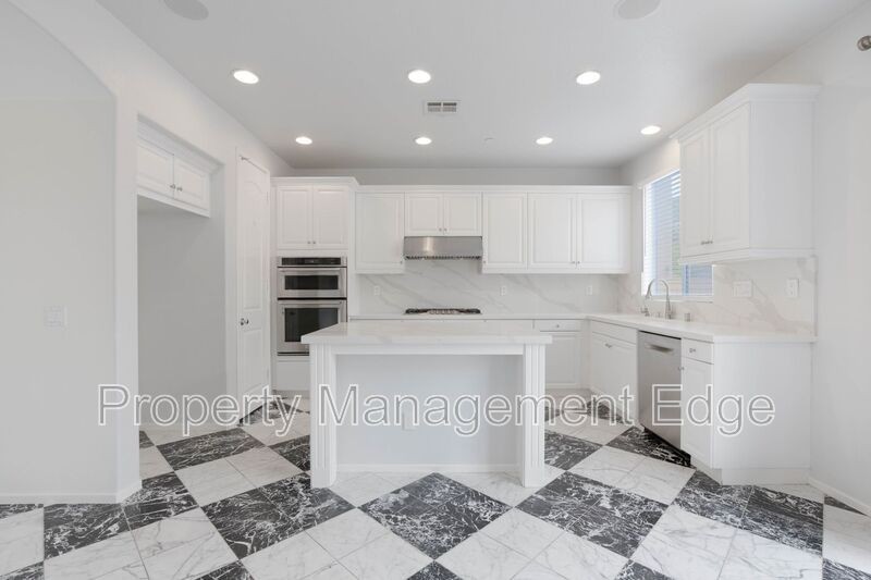 3733 Lake Park Rd - Photo 6 of 23