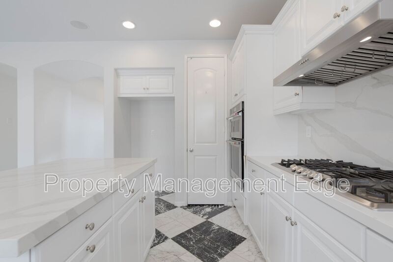 3733 Lake Park Rd - Photo 7 of 23