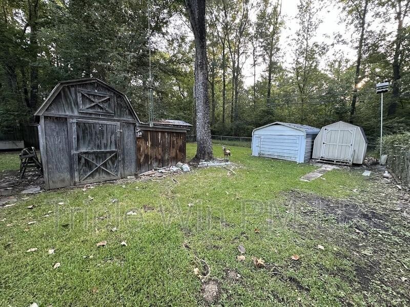 819 Edgehill Dr - Photo 3 of 16