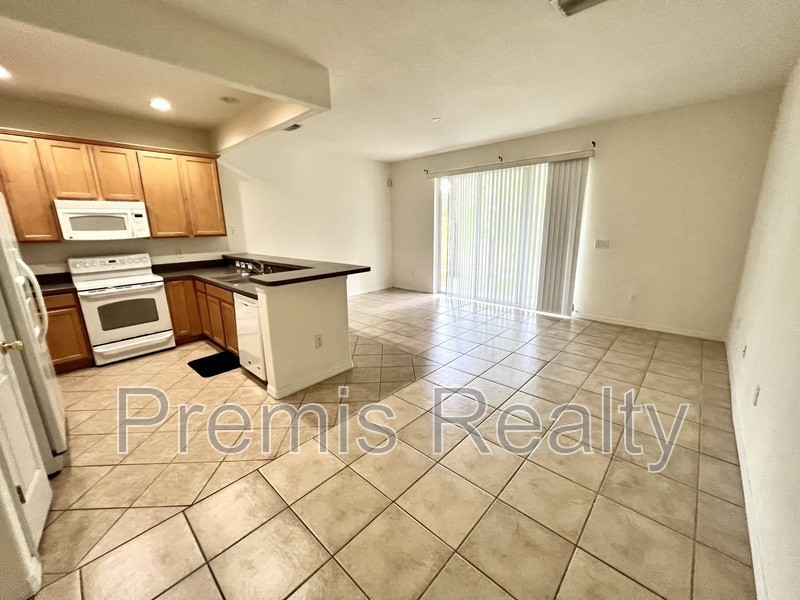 2028 Strathmill Dr - Photo 2 of 10