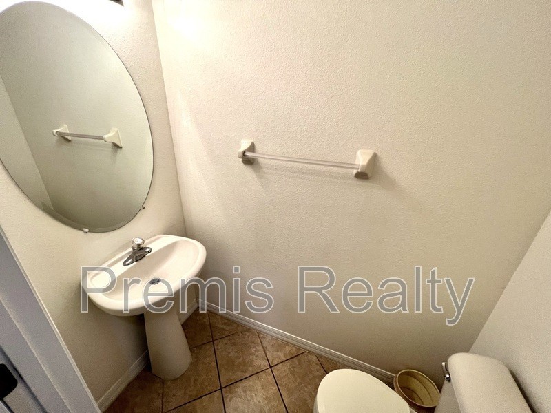 2028 Strathmill Dr - Photo 3 of 10