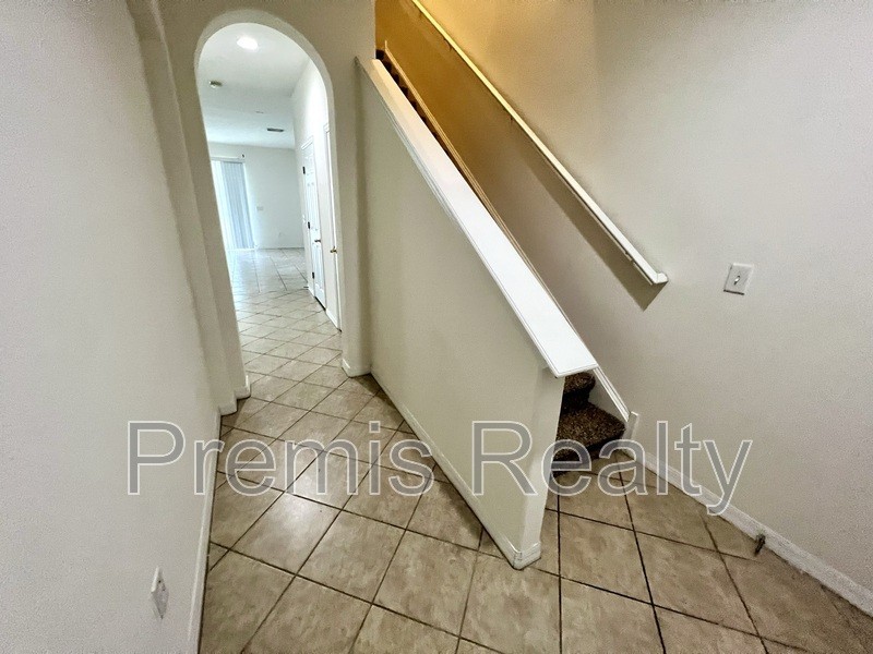 2028 Strathmill Dr - Photo 4 of 10