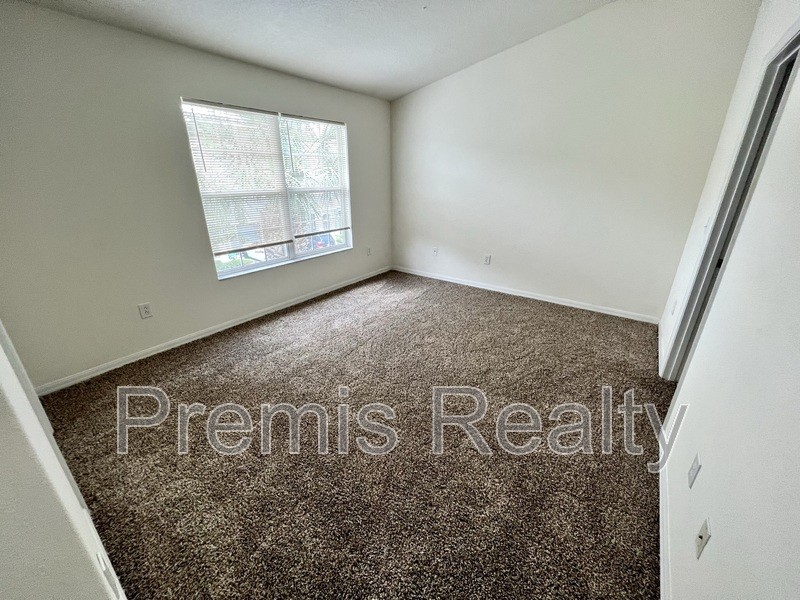 2028 Strathmill Dr - Photo 5 of 10