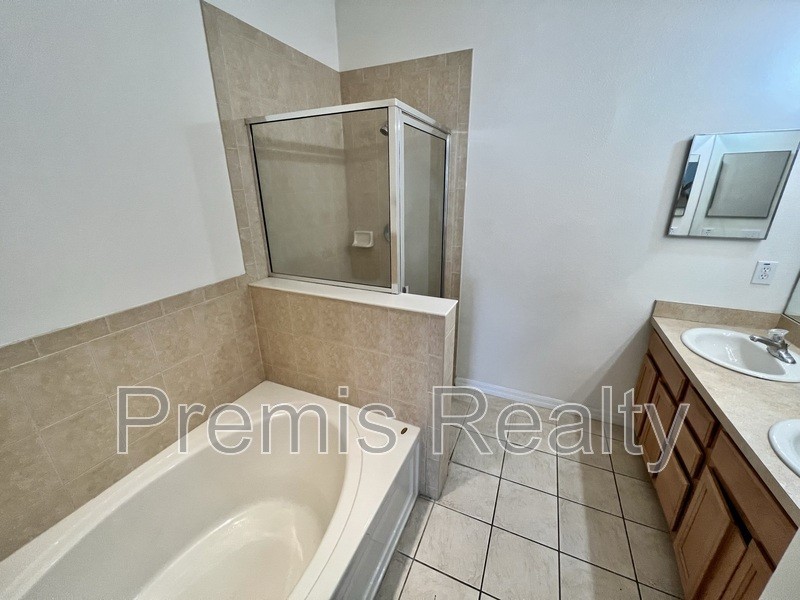 2028 Strathmill Dr - Photo 6 of 10