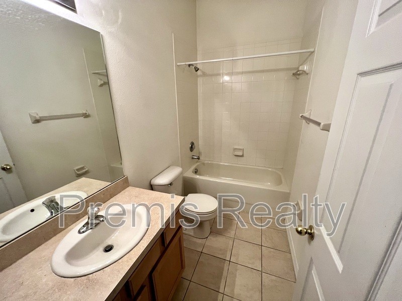 2028 Strathmill Dr - Photo 7 of 10