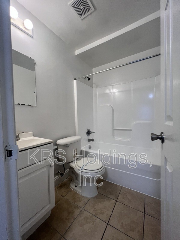 2102 Phaup St #A - Photo 4 of 6
