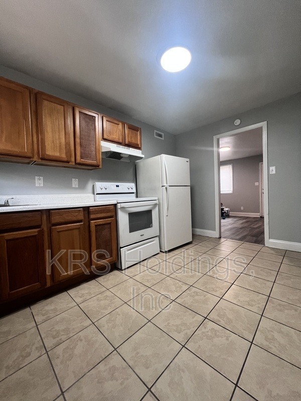 2102 Phaup St #A - Photo 6 of 6