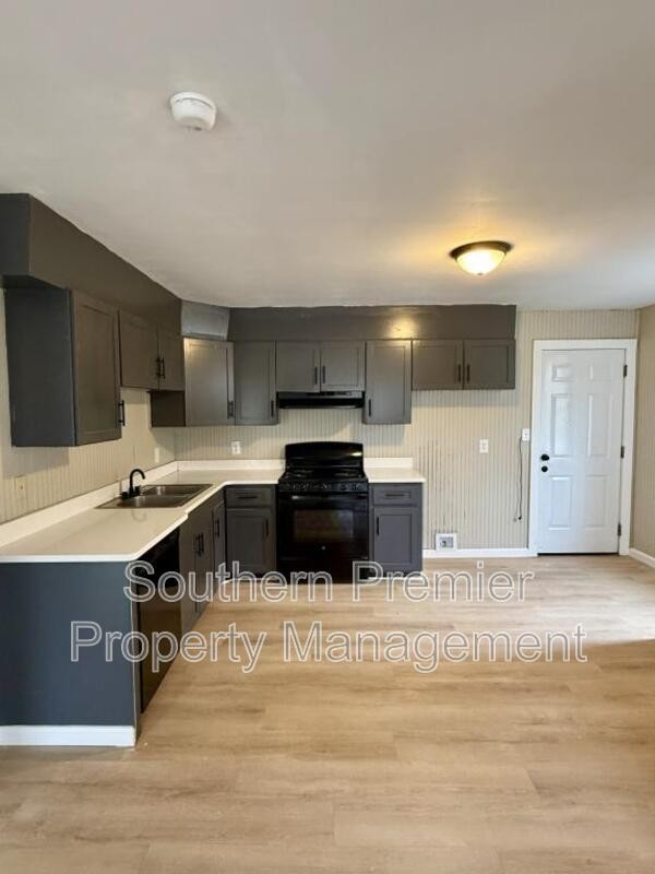 2121 Old Cloverdale Rd - Photo 3 of 6