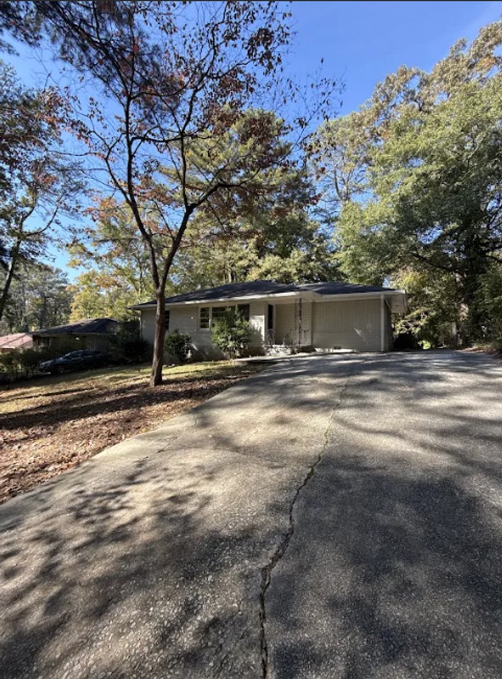 187 Fairburn Rd Sw - Photo 4 of 17