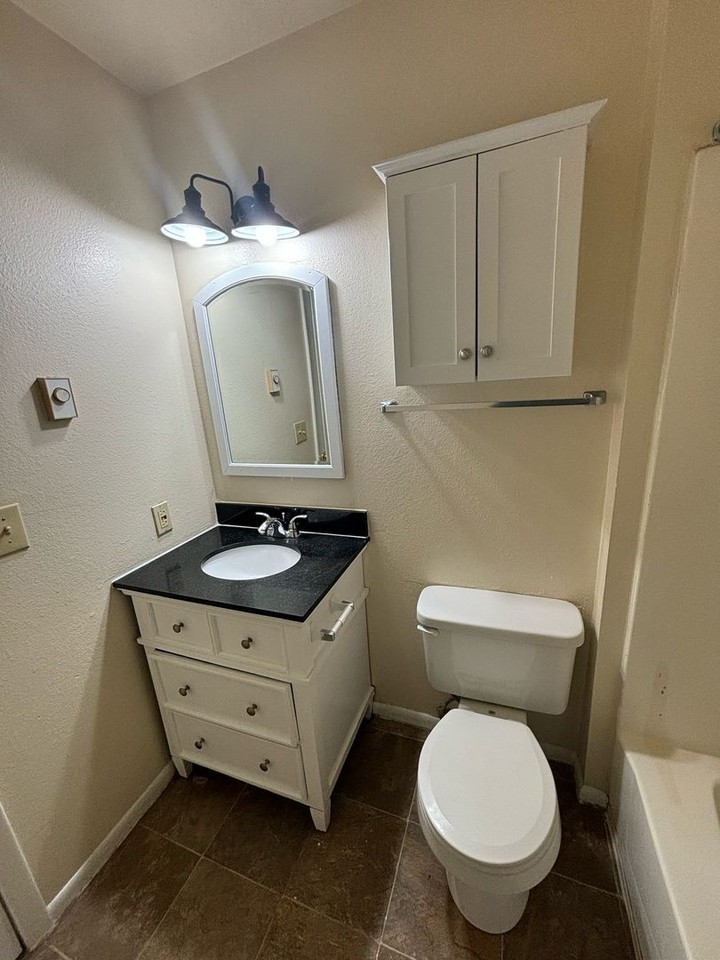 401 Espanola St Se #201 - Photo 7 of 9