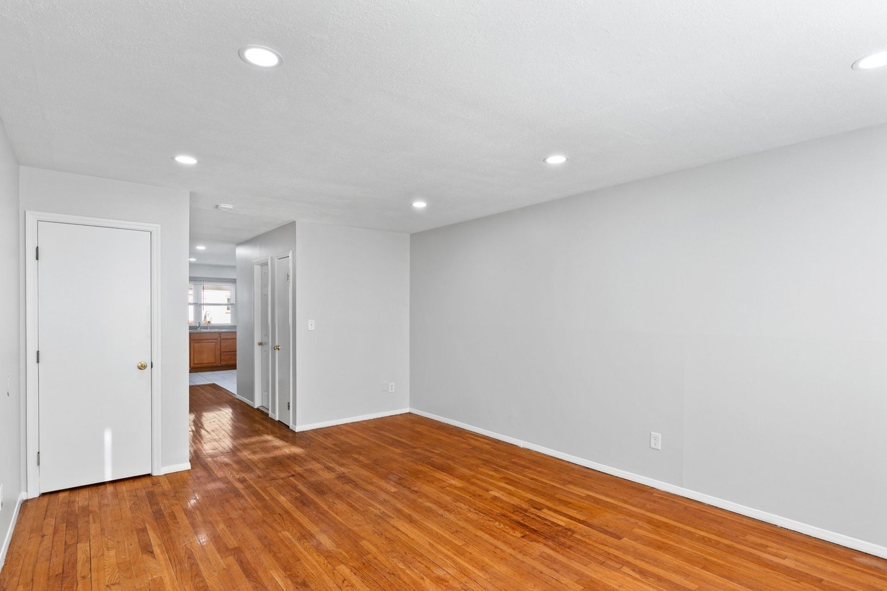 7th Ave Apartments - Photo 7 of 12