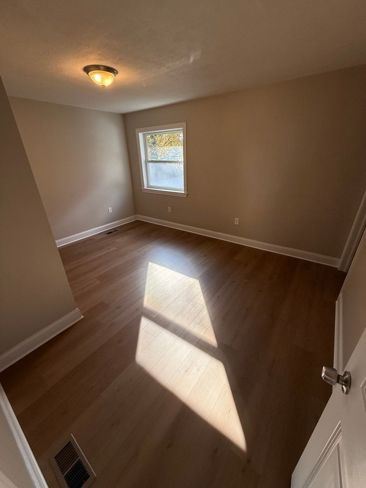 2178 Beach Dr - Photo 5 of 15