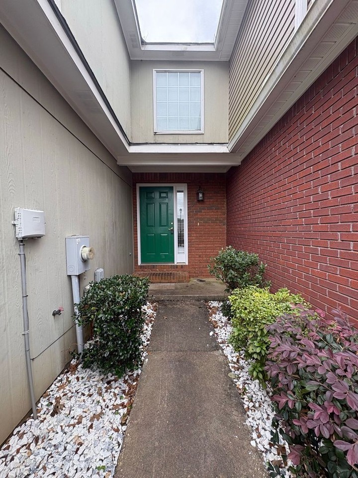 150 Woodmere Dr - Photo 2 of 27