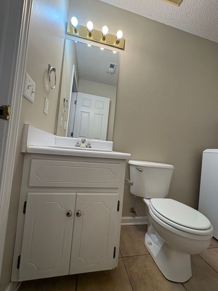 150 Woodmere Dr - Photo 7 of 27