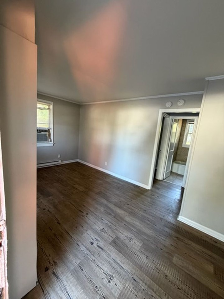 1825 Gatewood Ave - Photo 3 of 12
