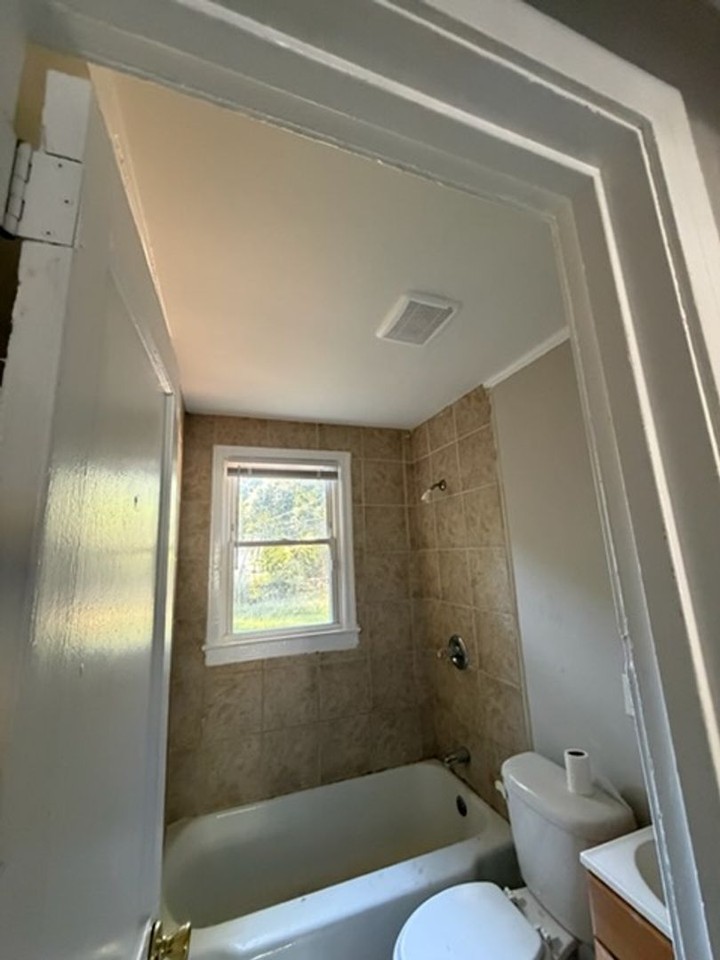 1825 Gatewood Ave - Photo 6 of 12