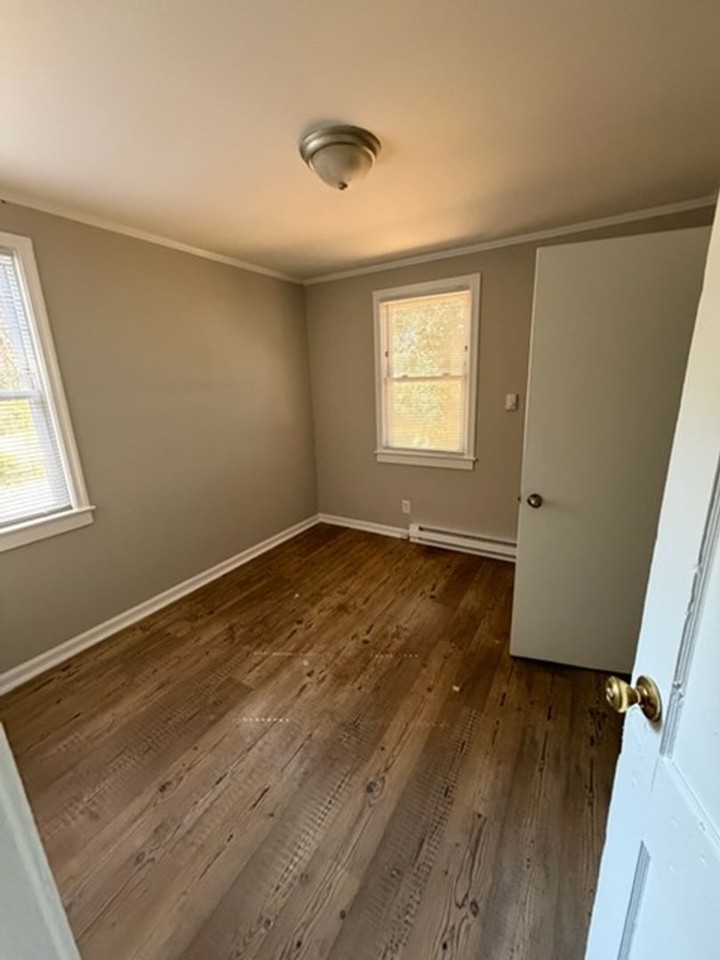 1825 Gatewood Ave - Photo 7 of 12