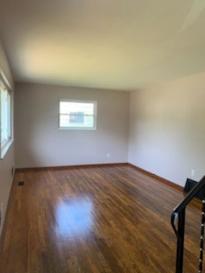 3354 Roswell Dr - Photo 3 of 20