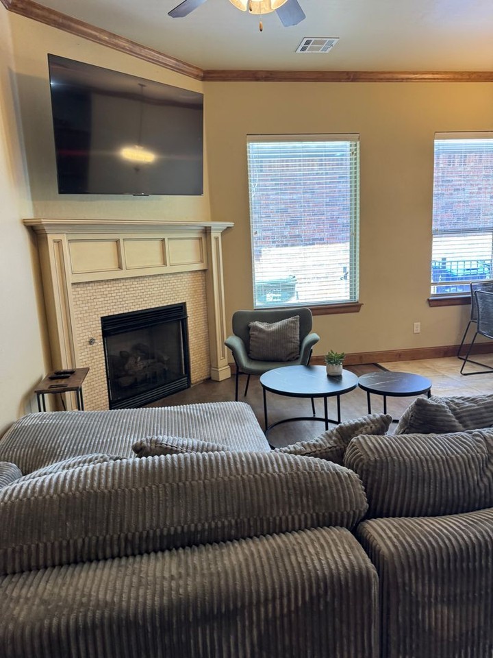 3404 Enclave Ln - Photo 3 of 24