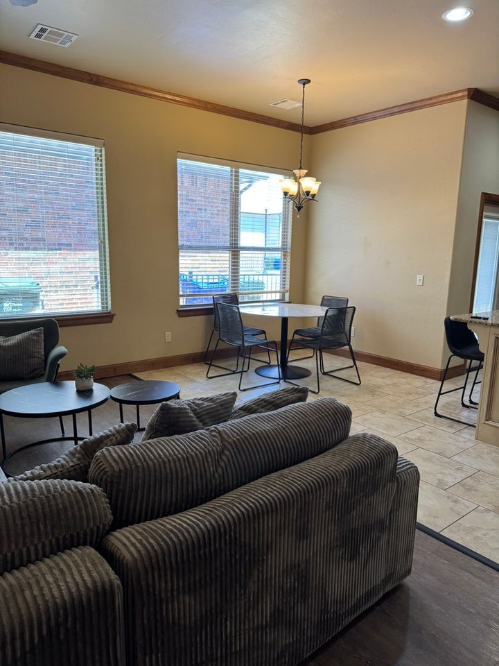 3404 Enclave Ln - Photo 4 of 24