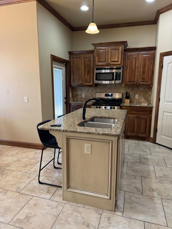 3404 Enclave Ln - Photo 5 of 24