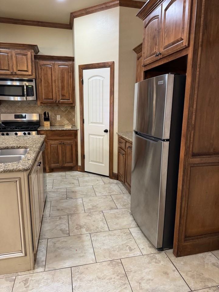 3404 Enclave Ln - Photo 6 of 24