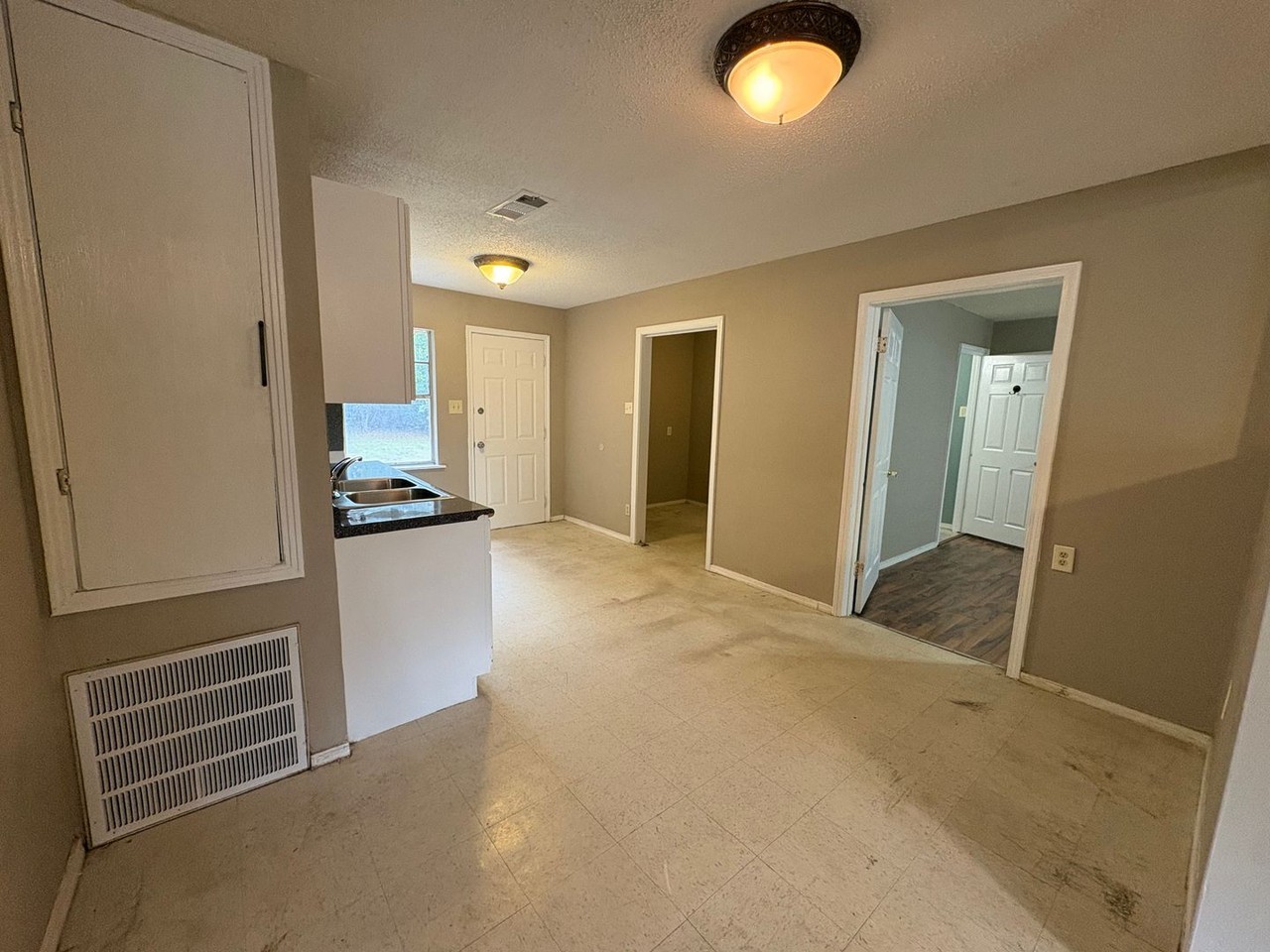 3902 Martha St - Photo 3 of 14