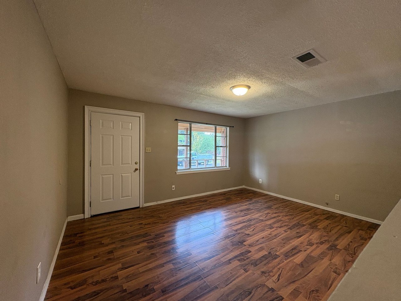 3902 Martha St - Photo 4 of 14