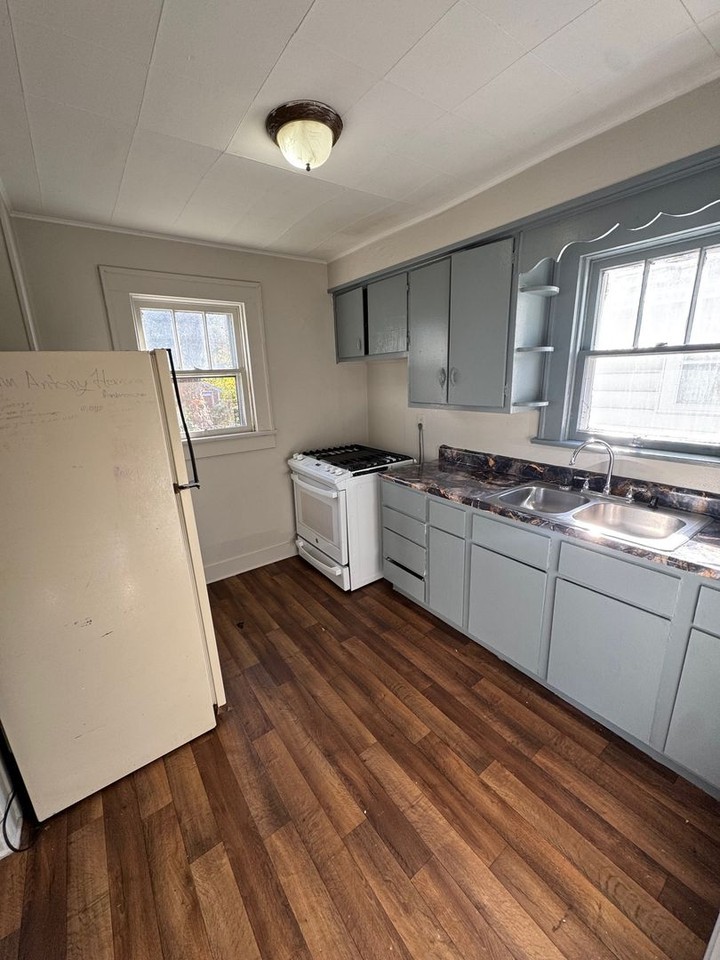 2923 Alexander St - Photo 3 of 8
