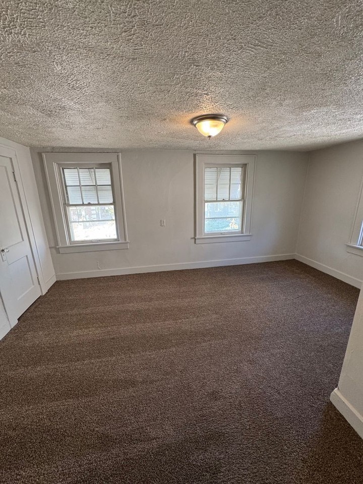 2923 Alexander St - Photo 4 of 8