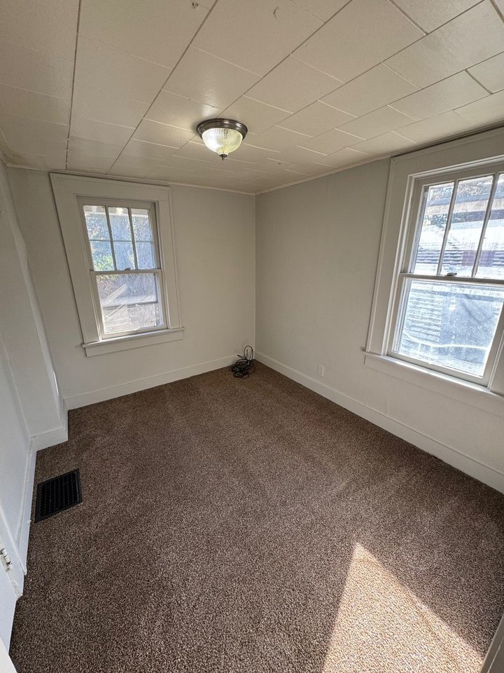 2923 Alexander St - Photo 6 of 8