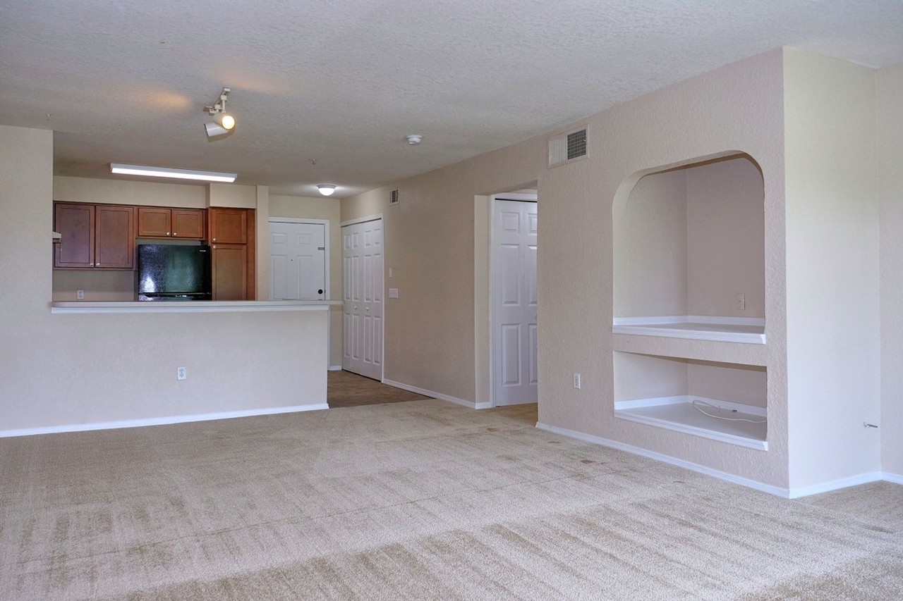 13839 Fairway Island Dr - Photo 3 of 28