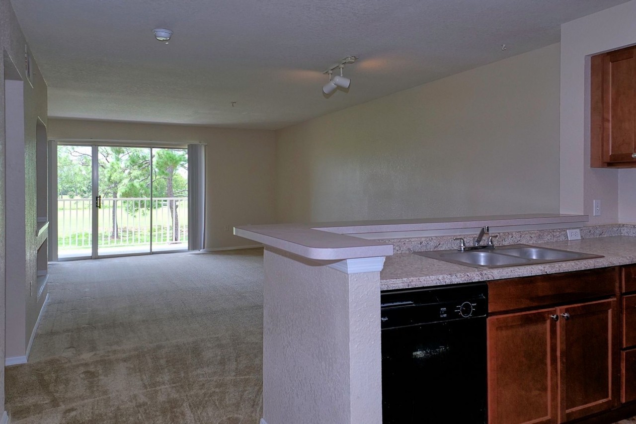 13839 Fairway Island Dr - Photo 5 of 28