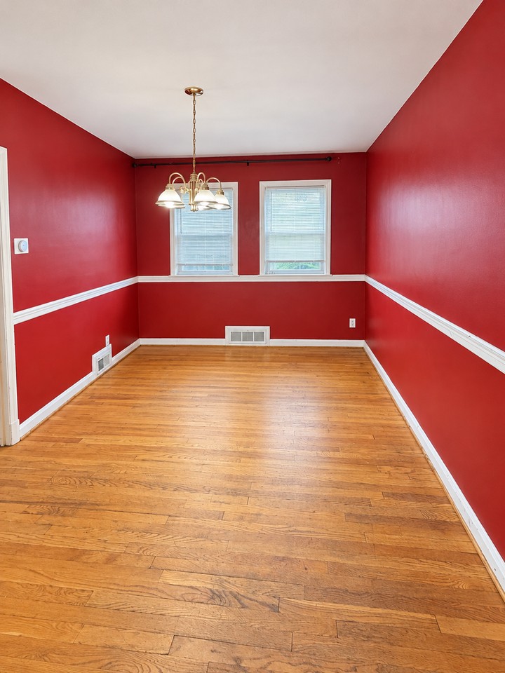 1536 Sherwood Ave - Photo 4 of 14