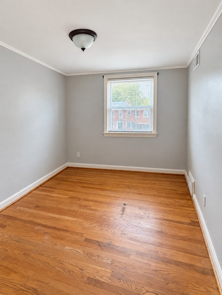 1536 Sherwood Ave - Photo 7 of 14