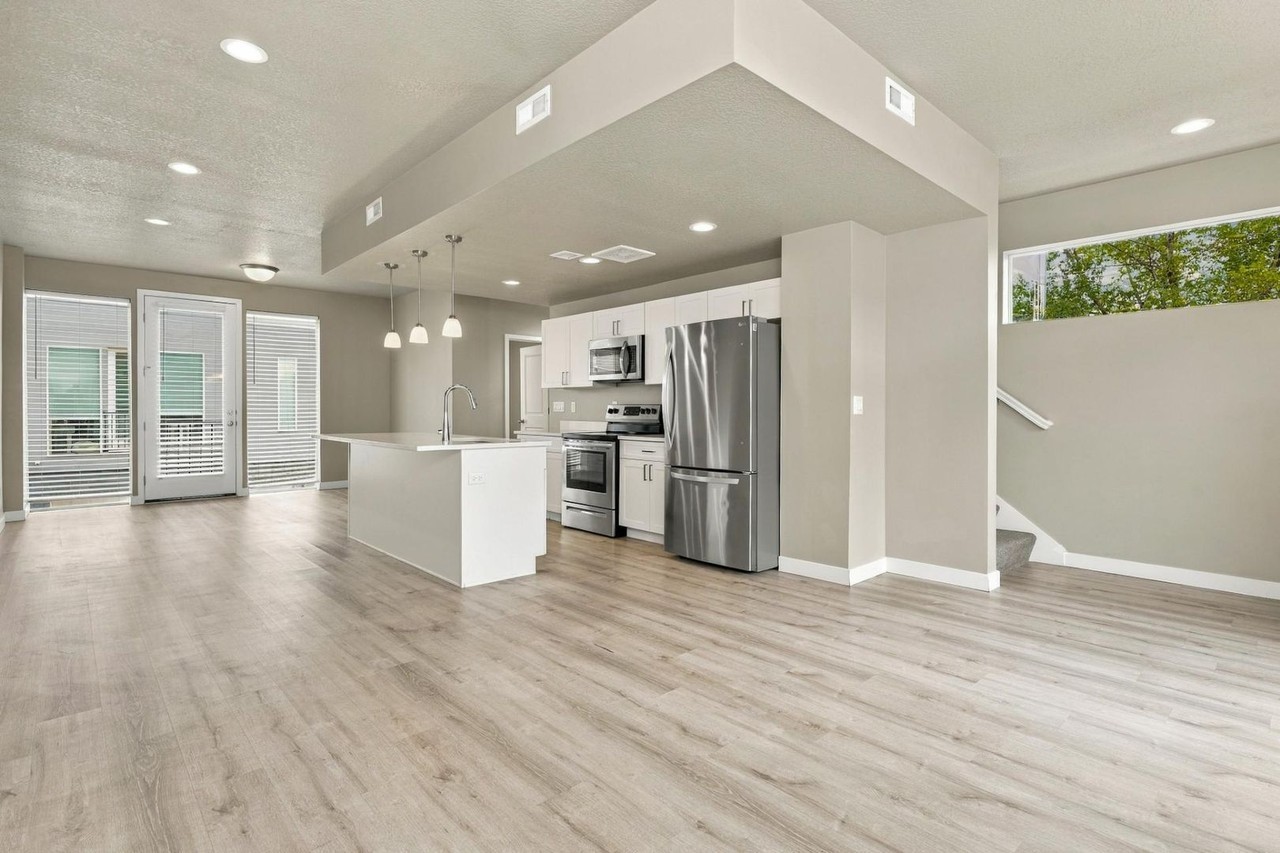 1687 S 225 W - Photo 6 of 18