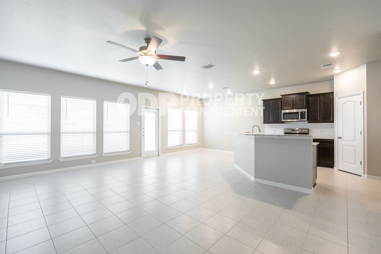 1450 Shadow Hill Ln - Photo 5 of 9
