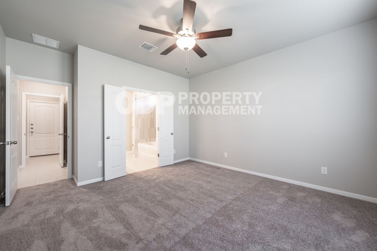 1450 Shadow Hill Ln - Photo 7 of 9