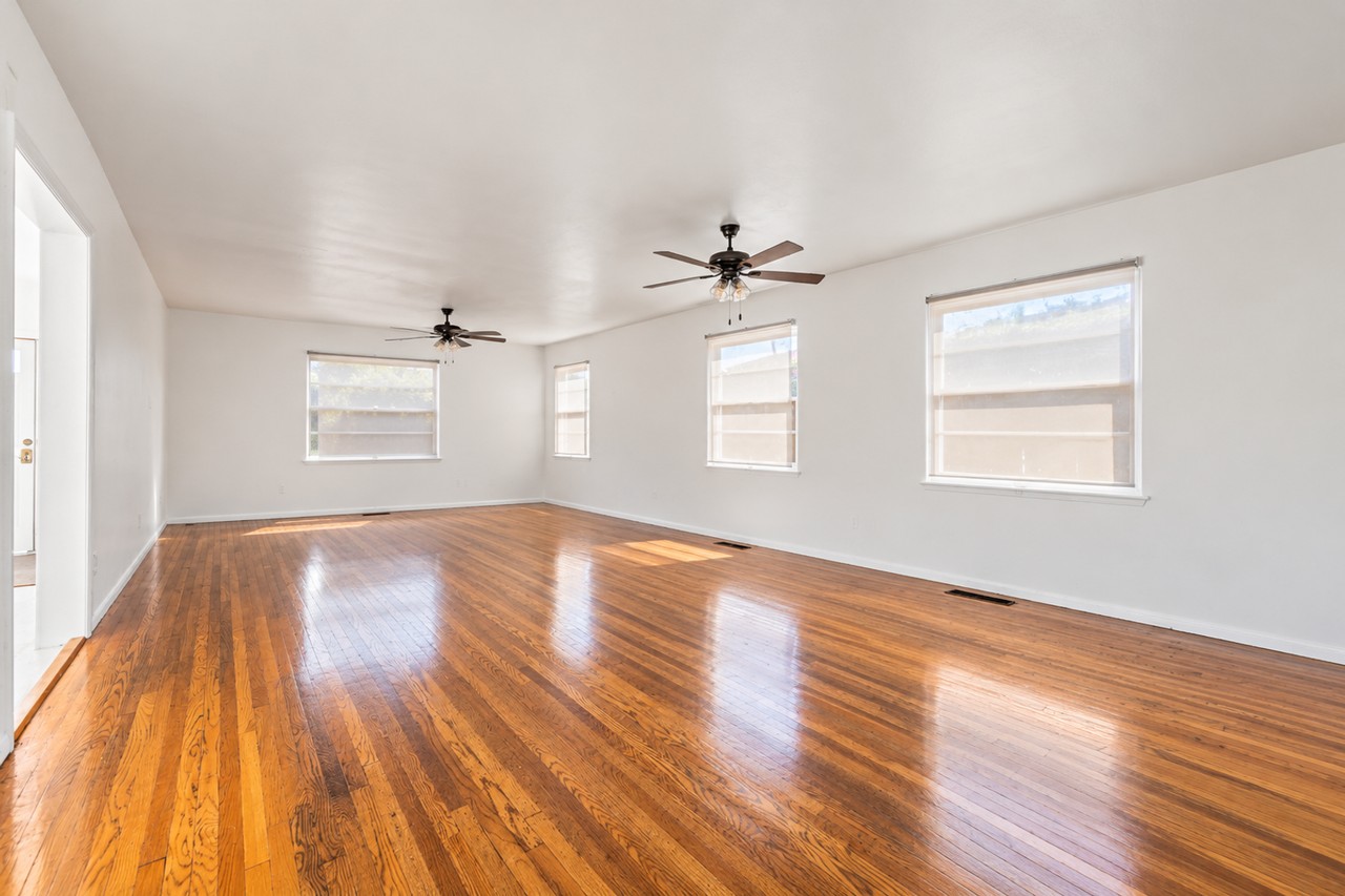 4927 63rd St - Photo 2 of 25