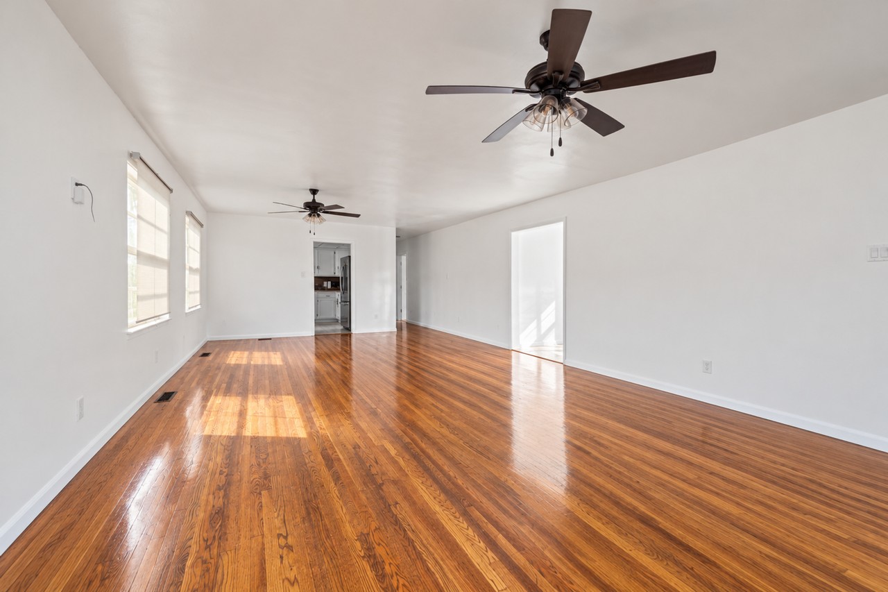 4927 63rd St - Photo 3 of 25