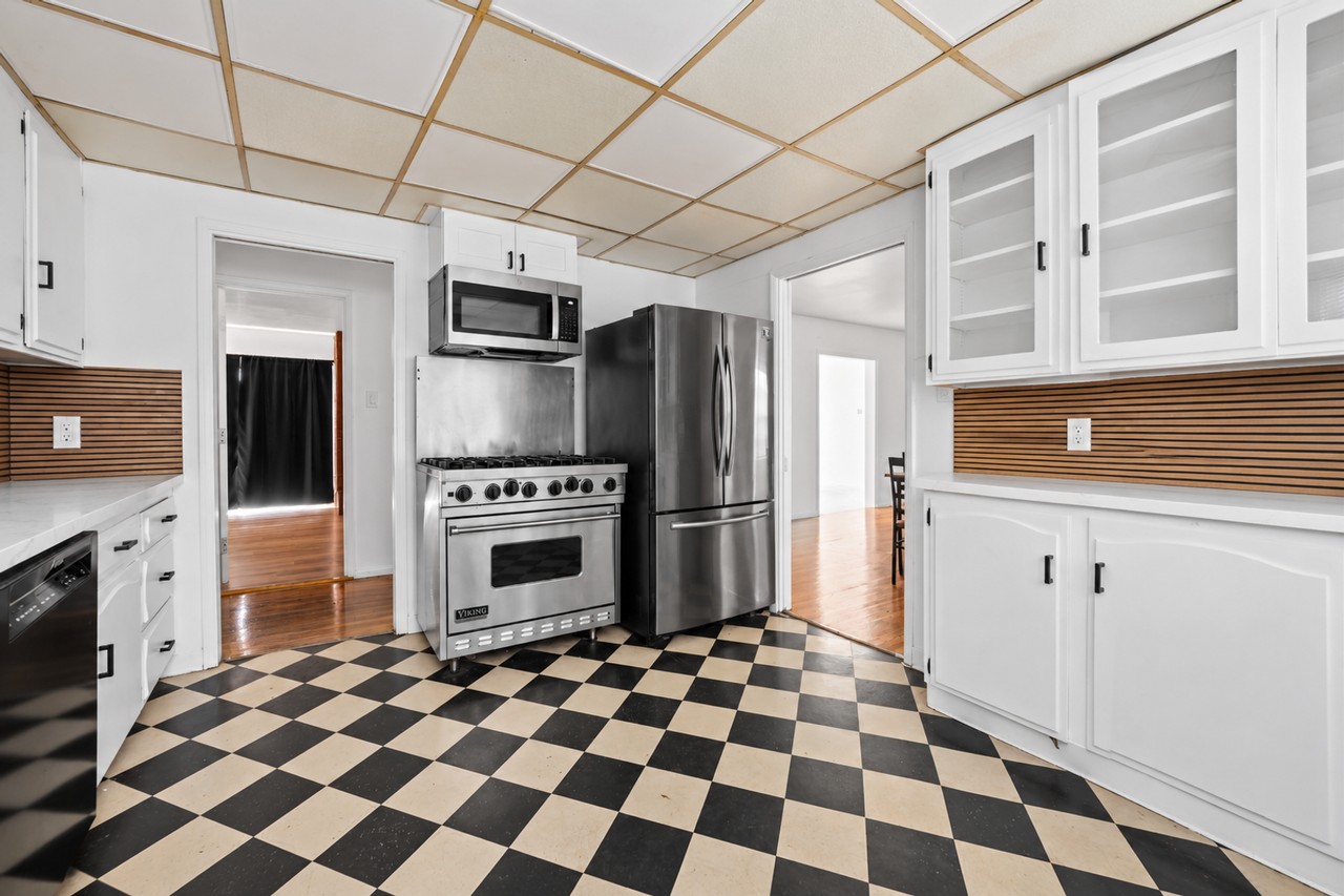 4927 63rd St - Photo 5 of 25