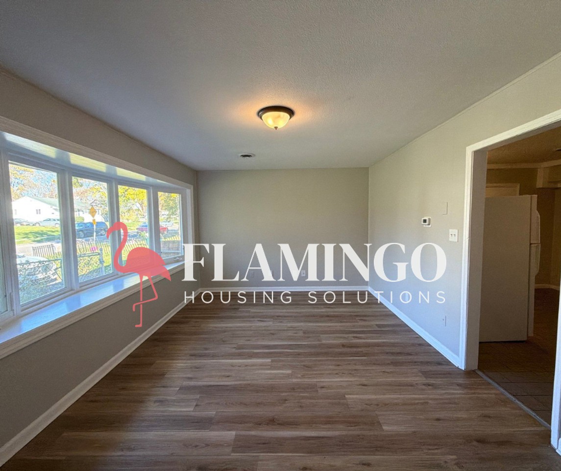 1302 Wesleyan Rd - Photo 2 of 16
