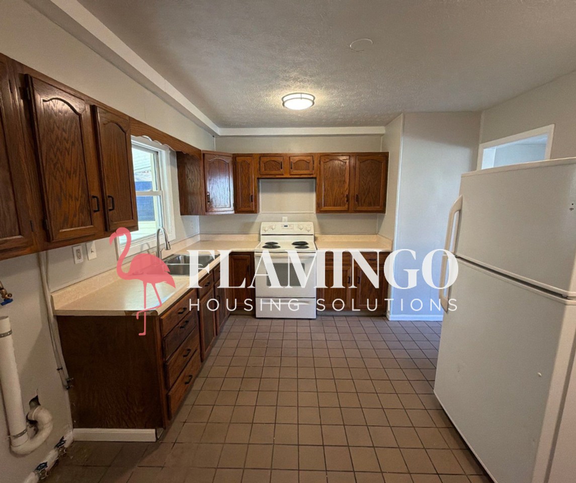 1302 Wesleyan Rd - Photo 4 of 16