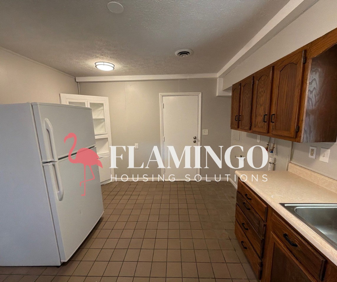 1302 Wesleyan Rd - Photo 5 of 16