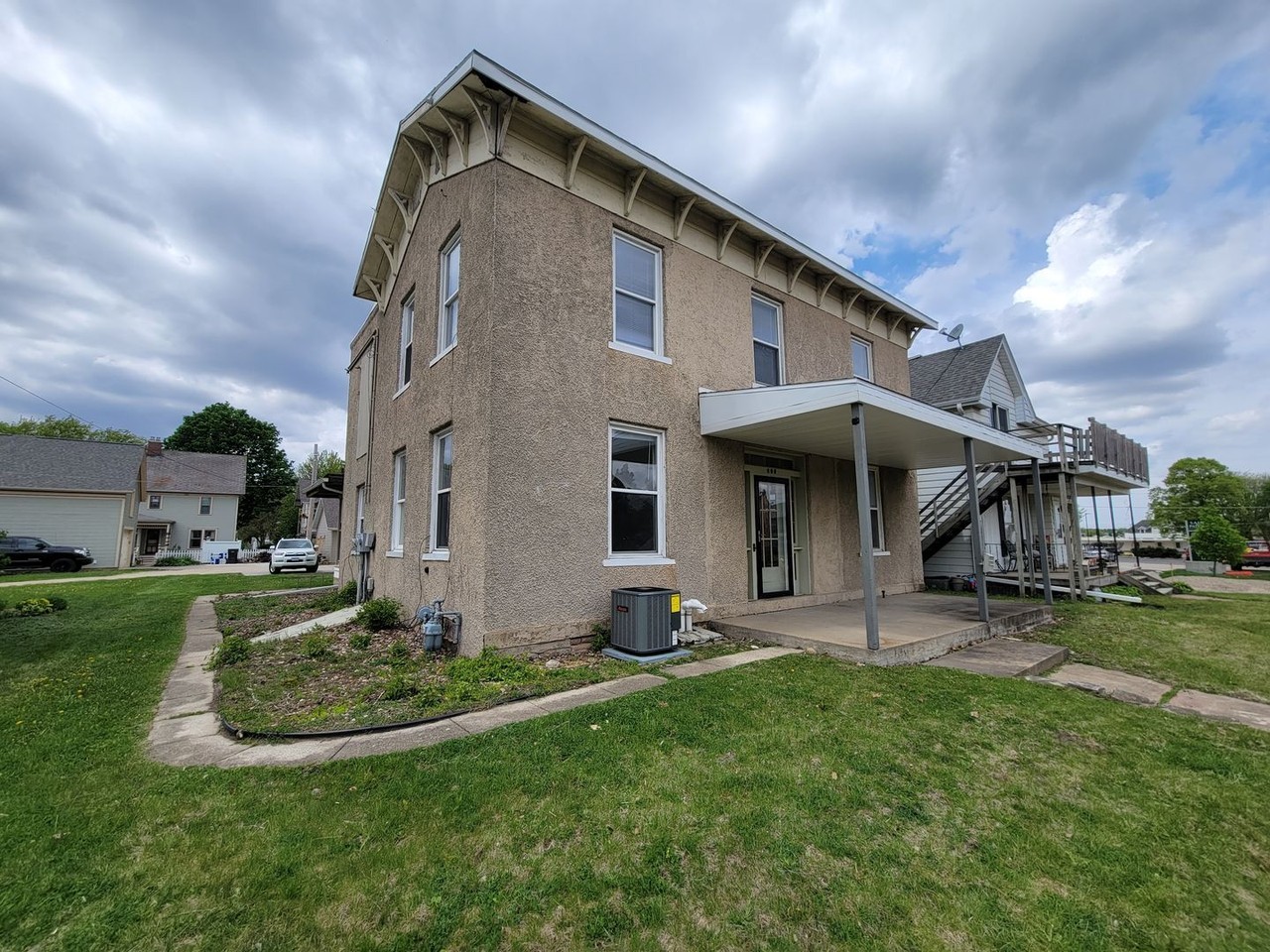805 Main St - Photo 2 of 35