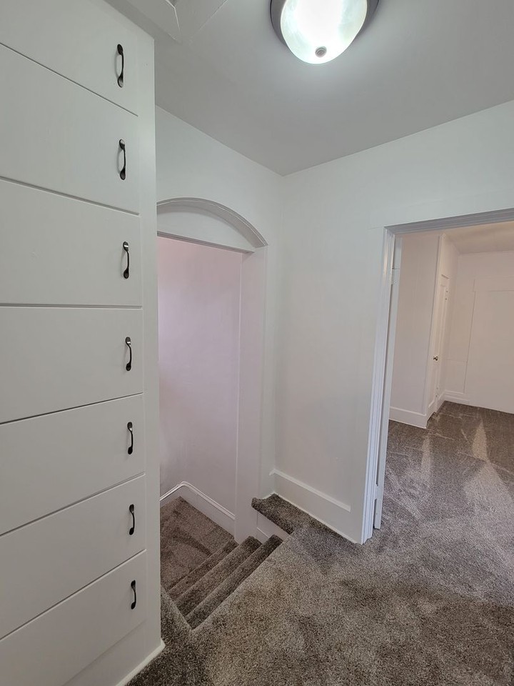 805 Main St - Photo 6 of 35