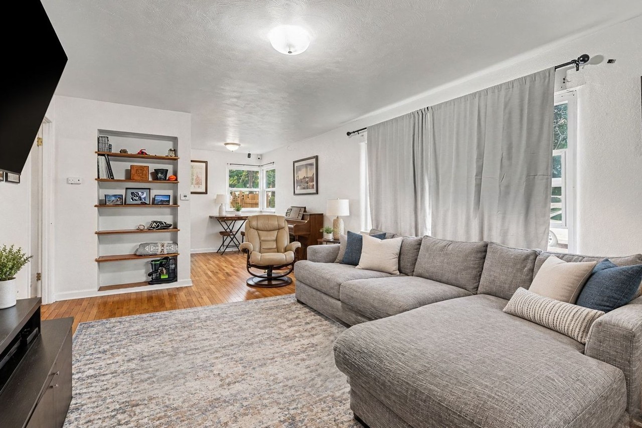 880-882 19th - Photo 2 of 36