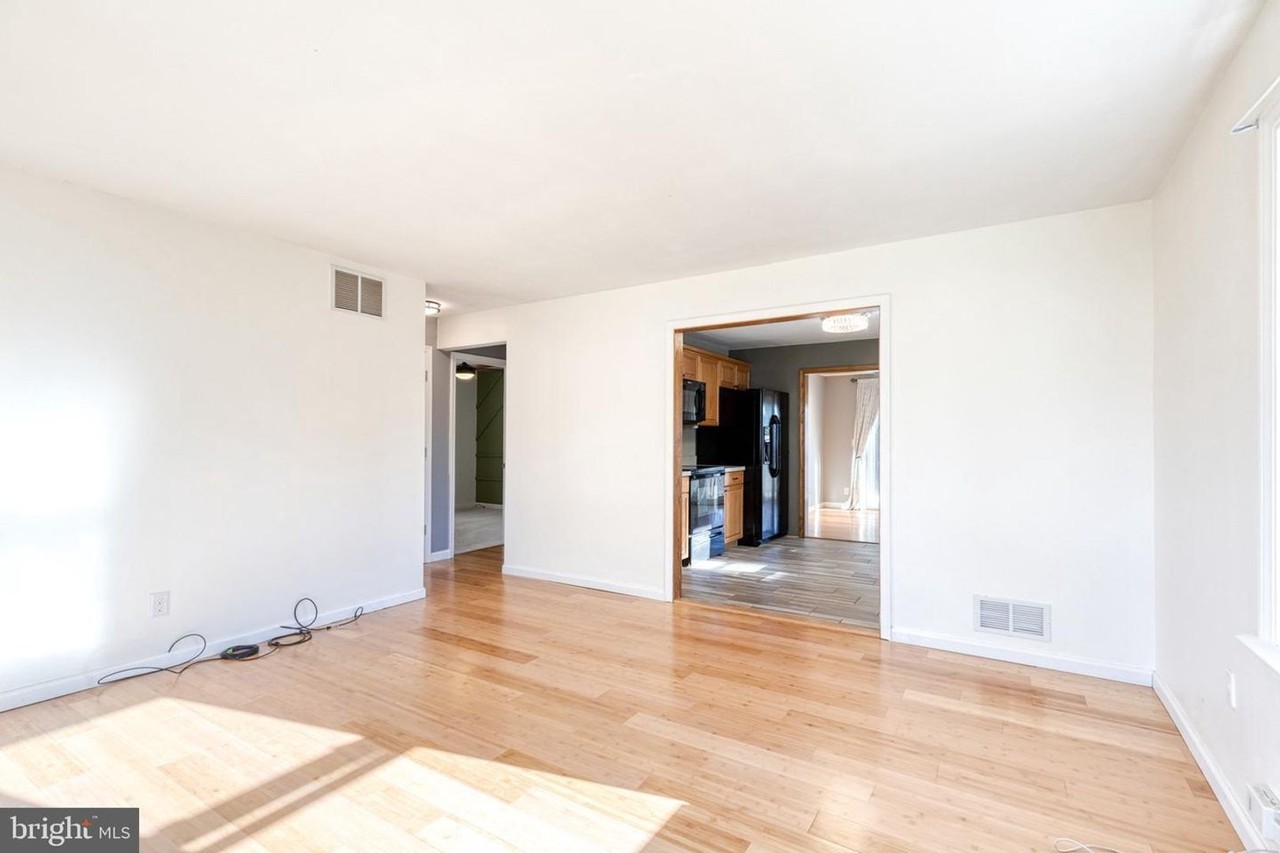 8103 Holly Rd - Photo 4 of 26