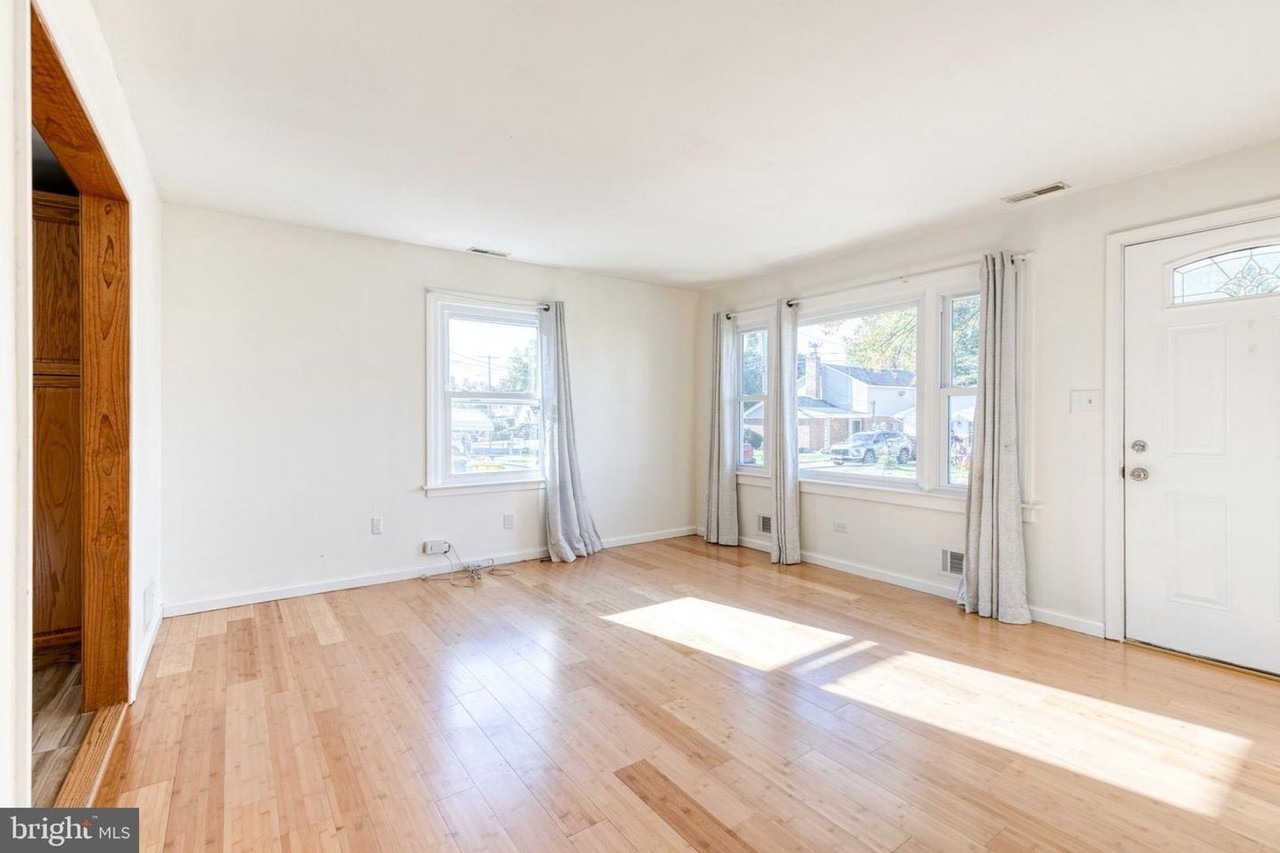 8103 Holly Rd - Photo 5 of 26