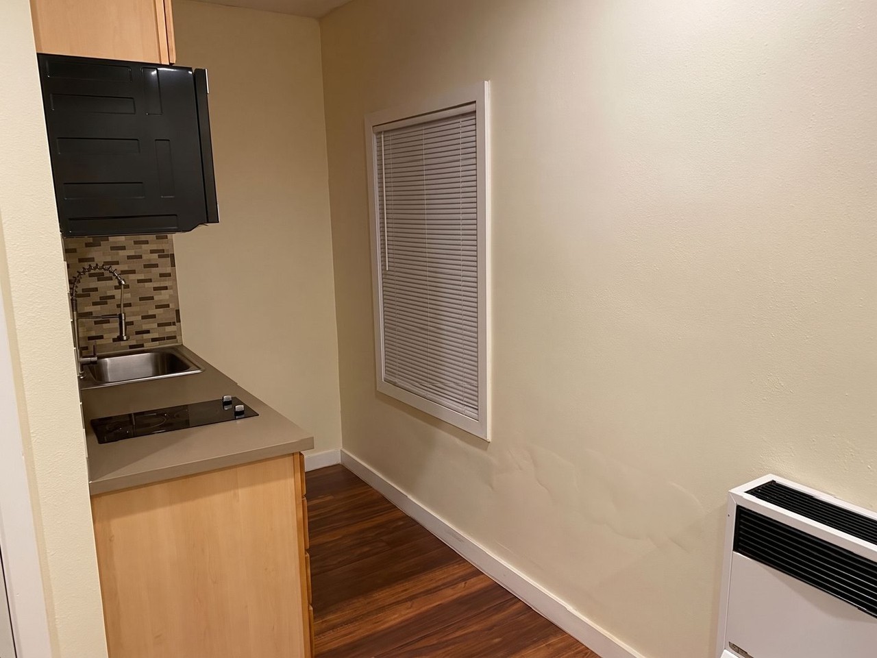 553 Stanford Ave - Photo 2 of 4